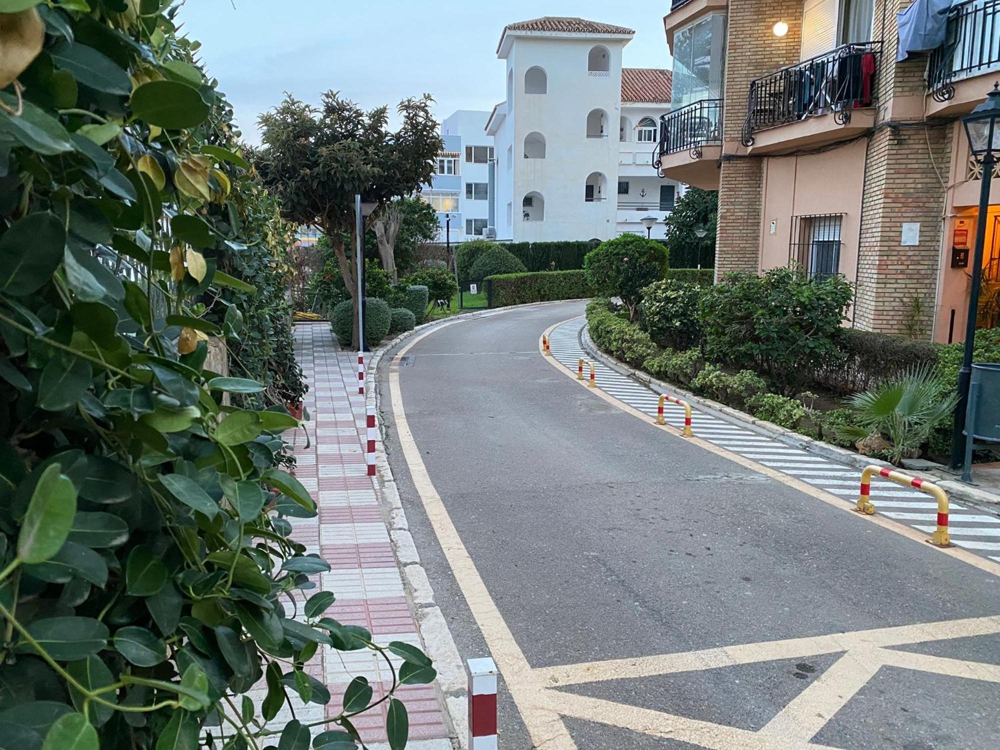 Studio With Views Next To Puerto Marina The Green Door ベナルマデナ エクステリア 写真